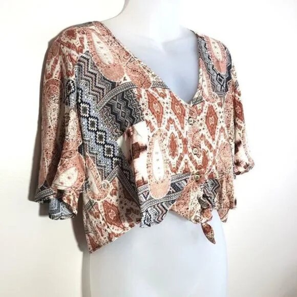 NWT POLLY & ESTHER WOMEN'S GYPSY FLUTTER SLEEVE BUTTON FRONT TIW CROP TOP XL - Picture 2 of 5